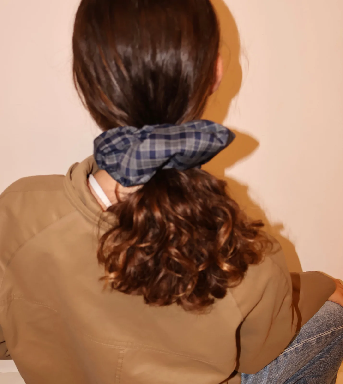 סקראנצ'ים של ATMA פרושים על המיטה